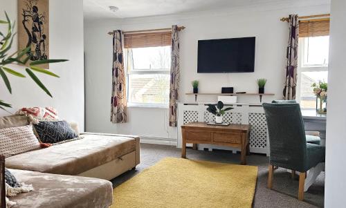 Picture of 2 Bed Apt W/ Private Parking Close To Town Centre