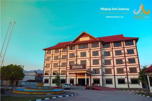 . Mittaphap Hotel Oudomxai