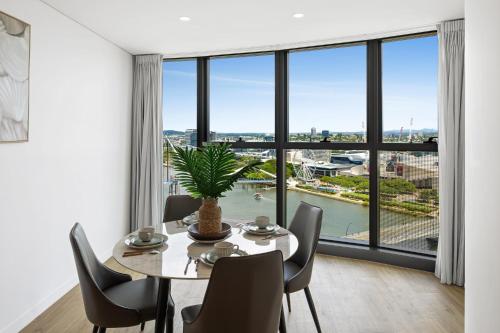CASSA ONE - The One Apartments Managed by The Cassa Room Type - Two-Bedroom Apartment with Full River View & Free Parking