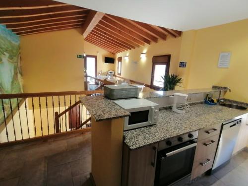 virtuve, PENSIÓN RÚSTICA SANTA MARIÑA DA PONTE (PENSION RUSTICA SANTA MARINA DA PONTE) in Viana do Bolo
