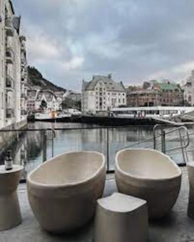 Penthouse by Brosundet, Free Parking Space in Ålesund