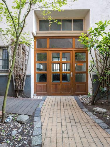 Entrance, Schoenhouse Apartments in Prenzlauer Berg