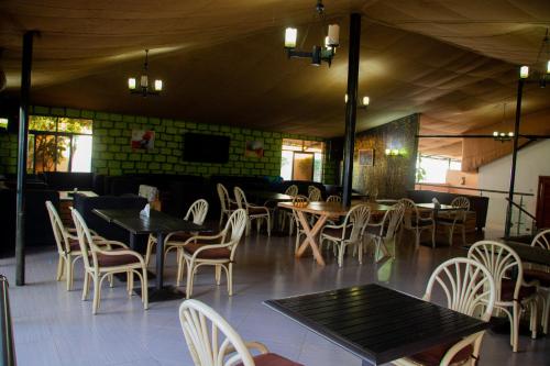 Restoran, Distinction Gardens in Bondo