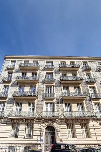 Nestor&Jeeves - LES CYPRES - central - very close sea