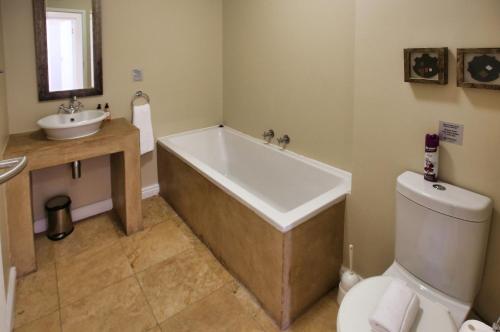 Ellefsen Golf Suite 103 Langebaan 4-sleeper - image 3