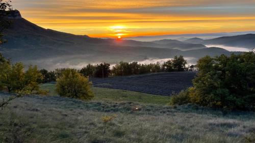 Gîtes du Puyjovent - Côté Vallée - à 15 minutes de Crest, vue panoramique, calme