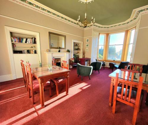 Shared lounge/TV area, Straven Guesthouse in Portobello