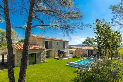 Stone charming villa pool and garden in Gordes