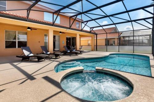 Spacious Poolside Escape