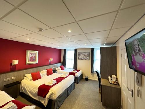 The Port Hotel - image 14