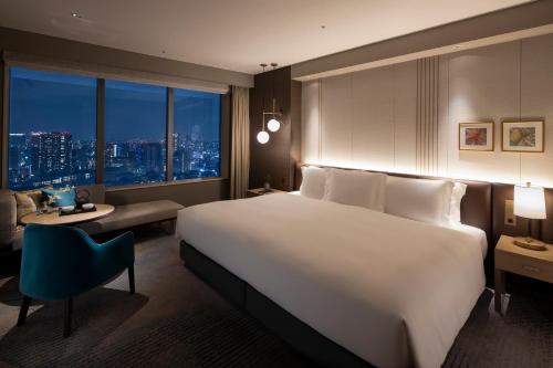 Classic King Room with City View