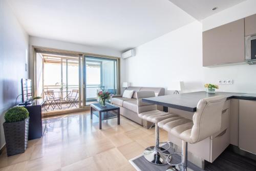 SEA FRONT - panoramic sea view studio with terrace, Nice (fotografie 4)
