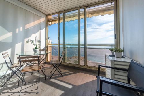 SEA FRONT - panoramic sea view studio with terrace, Nice (fotografie 3)