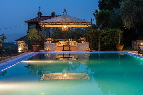 Villa Arsina, Modern Italian Tradition. Private Pool