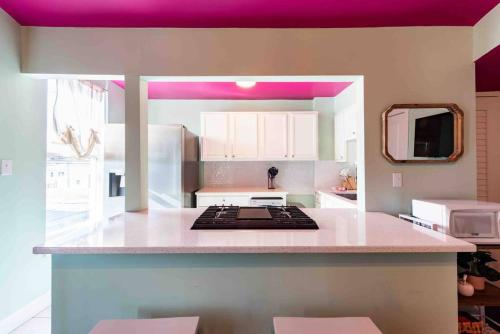 Juleps And Lilies Germantown 1 Bedroom Apartment **FREE PARKING** in Louisville, USA