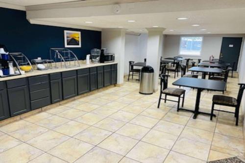 Days Inn and Suites by Wyndham Port Huron