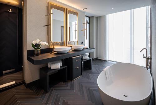 room detail thumbnail 2