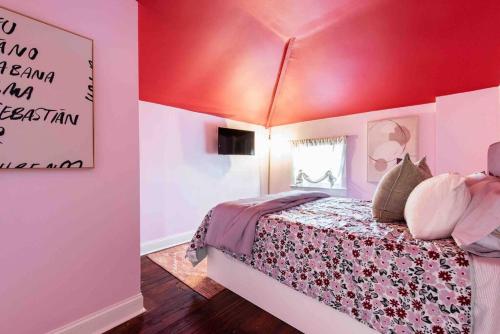 The Germantown Penthouse - Stylish Two Bedroom **FREE PARKING** in Louisville, USA