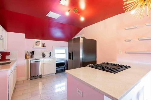 The Germantown Penthouse - Stylish Two Bedroom **FREE PARKING** in Louisville, USA