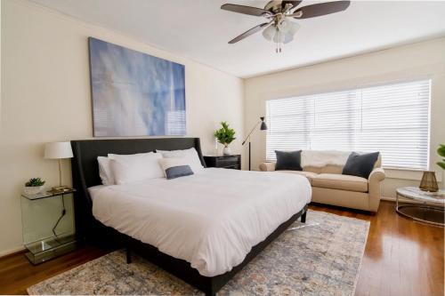 The Prescott ~ Stylish & Spacious in South Highland Park in Оак Лаун