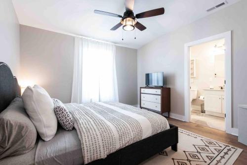 Newly Renovated 3 Bedroom Shelby Park Home **FREE PARKING** in Louisville, USA