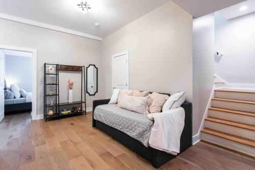 Newly Renovated 3 Bedroom Shelby Park Home **FREE PARKING** in Louisville, USA