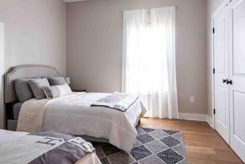 Newly Renovated 3 Bedroom Shelby Park Home **FREE PARKING** in Louisville, USA