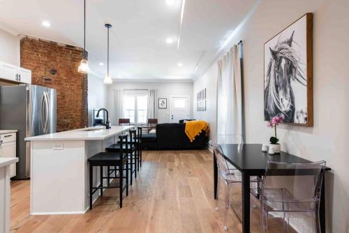 Newly Renovated 3 Bedroom Shelby Park Home **FREE PARKING** in Louisville, USA
