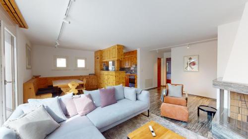 Abitaziun Curtins 1 6 - La Punt Chamues-ch - Apartment - La Punt-Chamues-ch