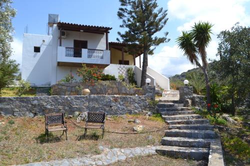 Villa Karmilos - A family Villa near the cretan sea and the mountains