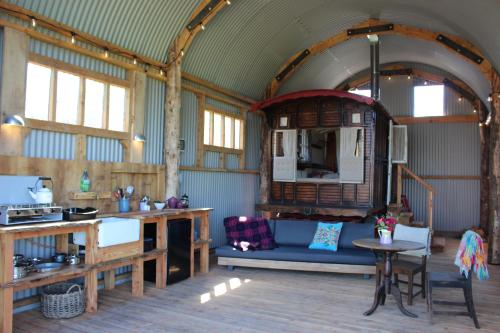 Hotelli välisilme, The Edwardian Caravan 'Dora' in Dihewid