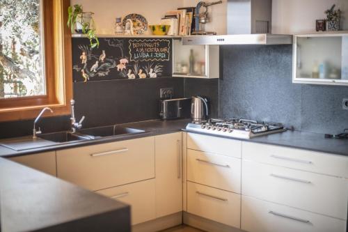 Konyha, Catalunya Casas Infinity pool and views 20min to Barcelona in Torrelles De Llobregat