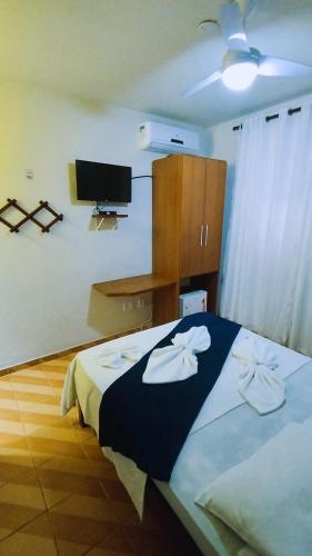 Double Room - Low Floor image 3