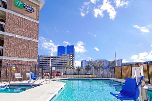 Holiday Inn Express And Suites Phoenix Tempe