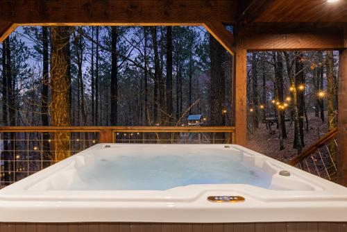 Meant To Bee! New 2 Bedroom, 2 Bath, Sleeps 8! Ping Pong & Shuffle Board!