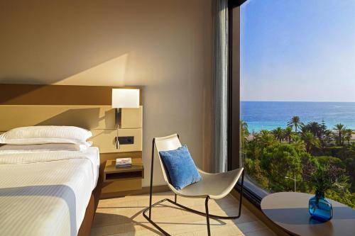 Deluxe Twin Room with Partial Sea View