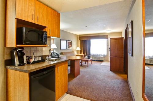 Ramada by Wyndham Ponoka