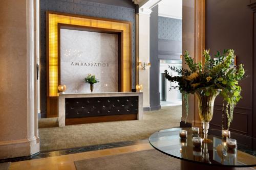 Ambassador Hotel Kansas City, Autograph Collection by Marriott