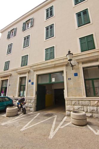 Laura Lux Suites - image 12