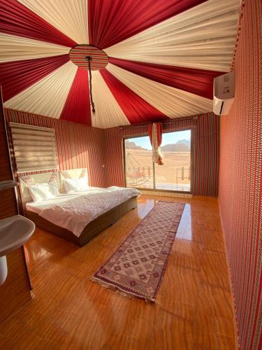 1 double bed, 1 twin bed