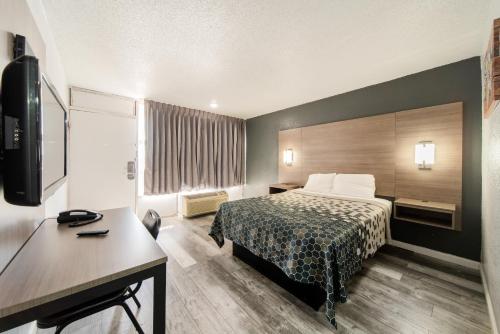 Econo Lodge Inn & Suites Near Bricktown