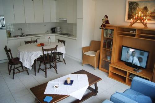 sea ​​view apartment 2-4p at the beach and shops