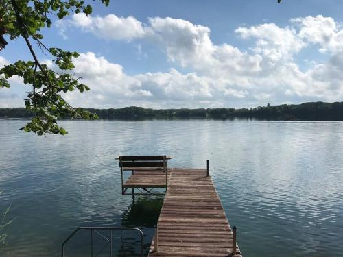 Restful Retreat on the Lake - Natural and Peaceful