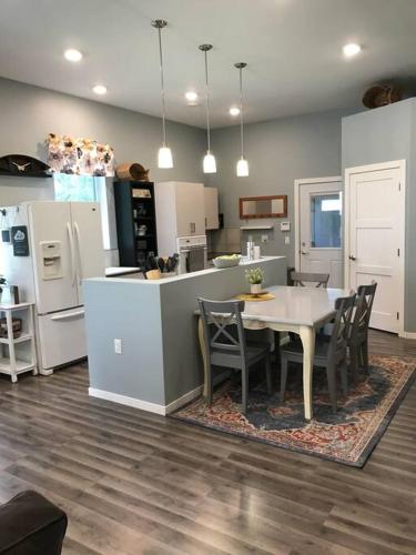 virtuve, Restful Retreat on the Lake - Natural and Peaceful in Batlleika (MN)