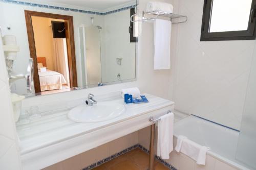 FERGUS Club Vell Mari Aparthotel Vell Mari is perfectly located for both business and leisure guests in Can Picafort. The hotel offers a wide range of amenities and perks to ensure you have a great time. 24-hour front desk