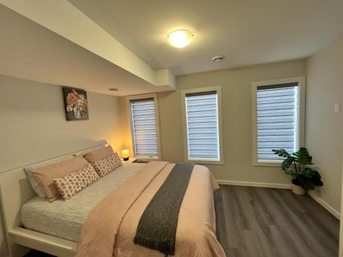 Cozy Private 1 bedroom basement suite - free parking and free Wifi