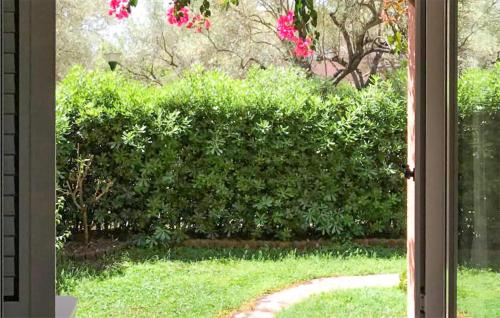  Pet Friendly Apartment in SantʼAndrea Apostolo dello Ionio