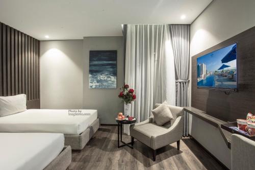 room detail thumbnail 1
