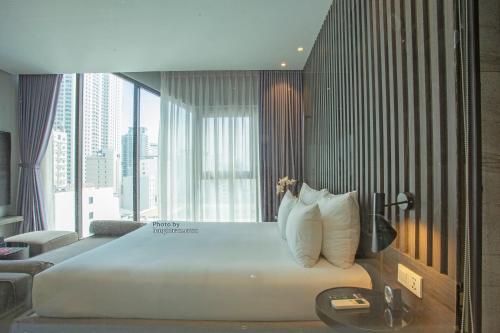 Suite, junior, city view
