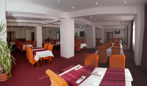 Hotel Otopeni - image 8